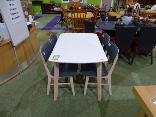 Kitchen Tables & Chairs