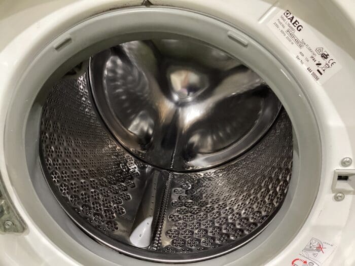 AEG 8kg White Washing Machine - Image 2