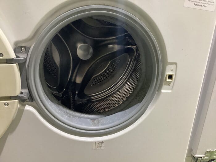 Simens White Washing Machine - Image 3